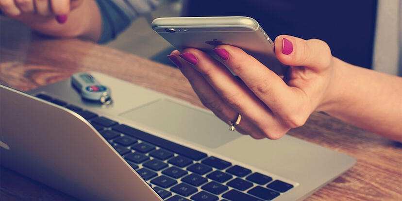 Woman_on_iPhone
