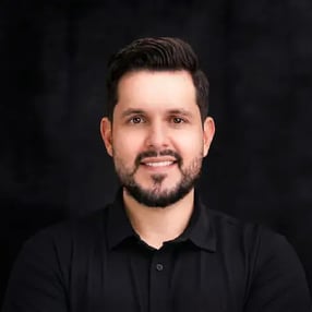 Robert Marinho headshot