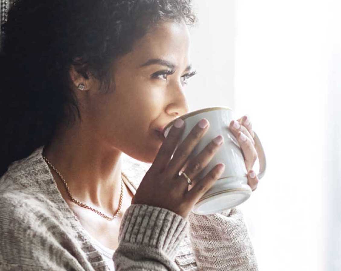 woman_drinking_coffee