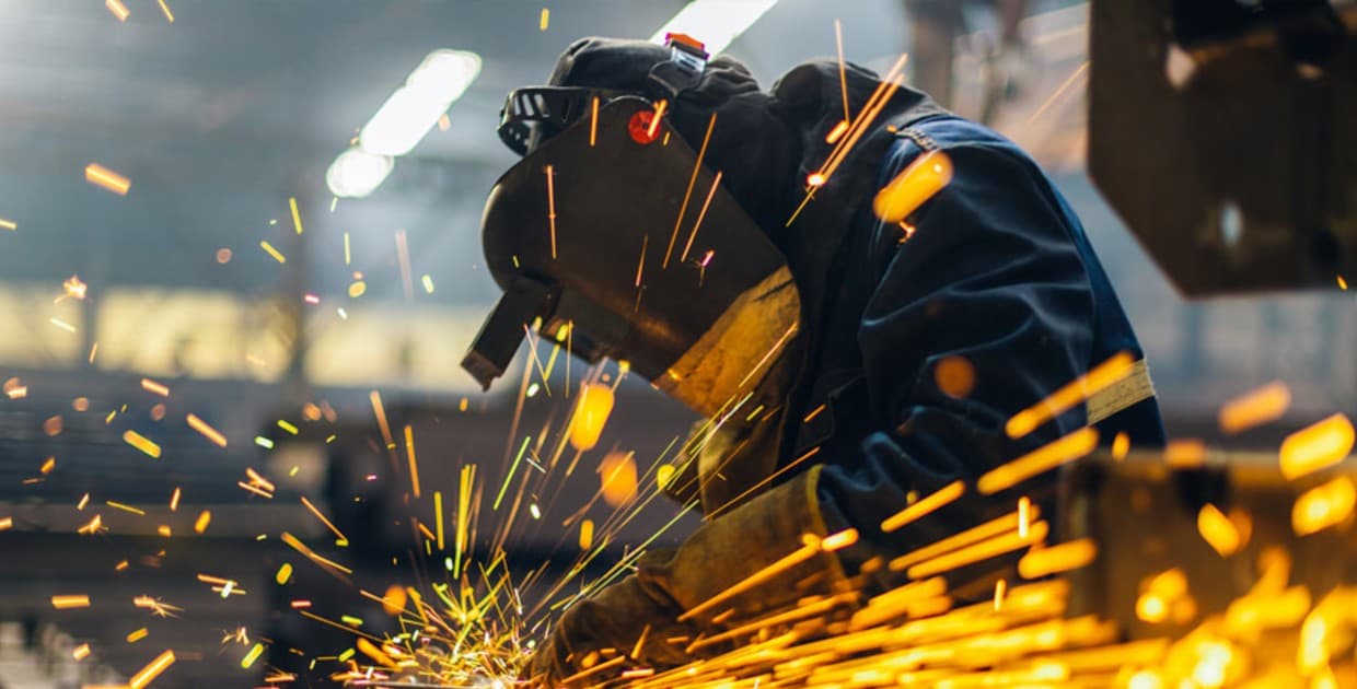 welder_with_sparks