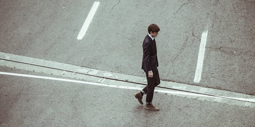 Man_crossing_street