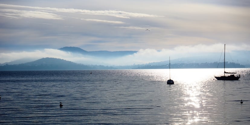 Sailing_on_lake