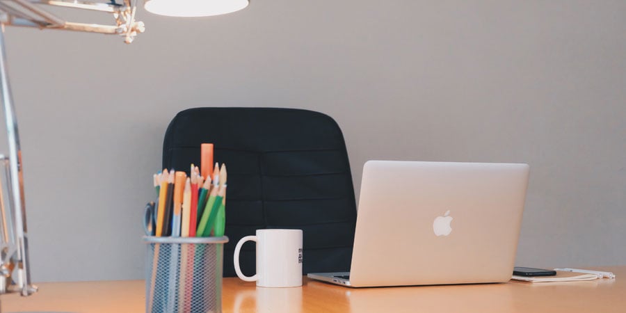 corporate-blogging-desk